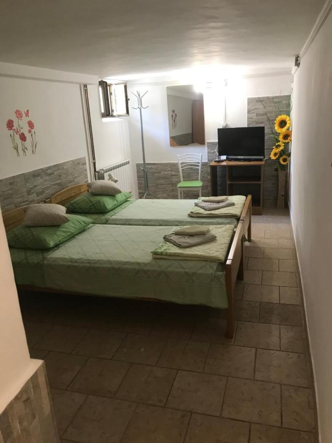 Apartmani Luiza Cres Luaran gambar