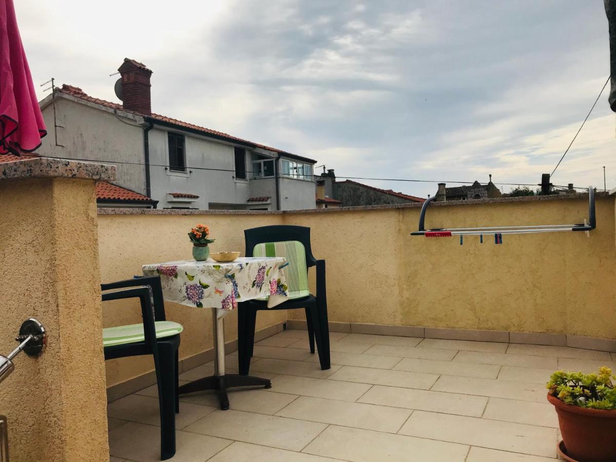 Apartmani Luiza Cres Luaran gambar